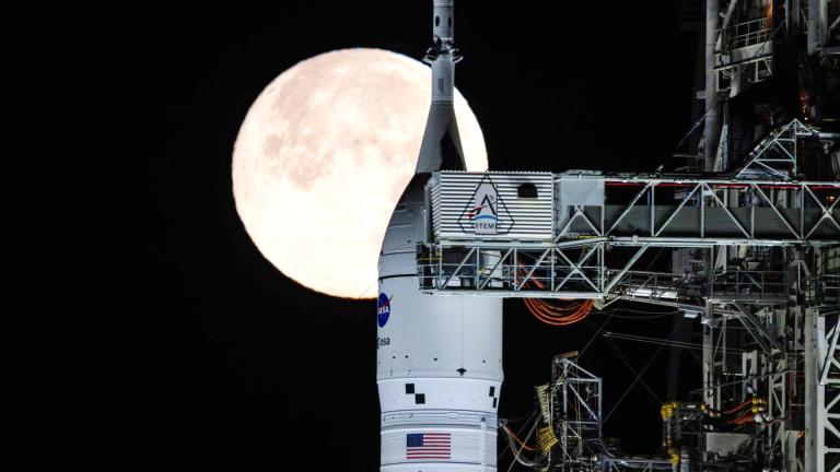 Artemis II on the launch pad. (NASA / Sam Lott)
