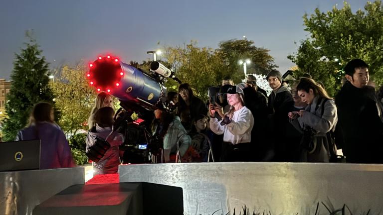 Chicagoans gathered on the 606-Bloomingdale Trail in 2024 to get a look at Comet Tsuchinshan–ATLAS. (Patty Wetli / WTTW News)