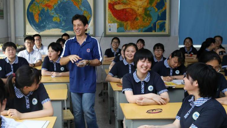 Jeff Axelrod with is students in Zhangjiagang, China. (Courtesy Jeff Axelrod)