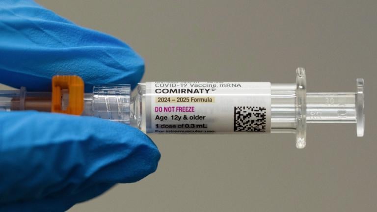 FILE - A pharmacist holds a Pfizer and BioNTech COVID-19 vaccine shot on Thursday, April 24, 2025, in Portland, Ore. (AP Photo / Jenny Kane, File)