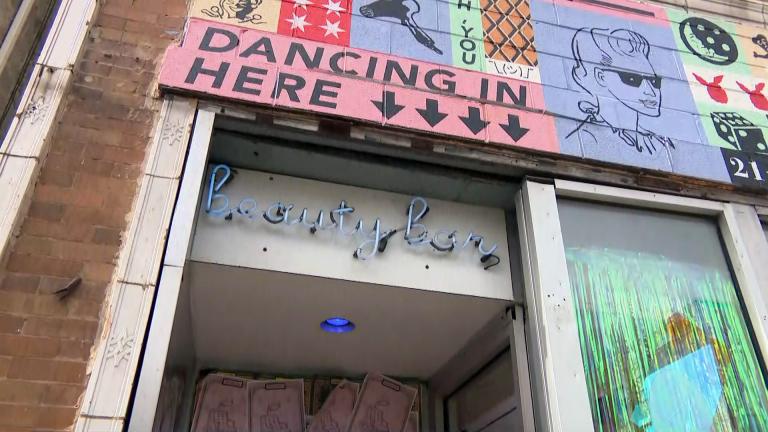 Beauty Bar in Chicago’s West Town neighborhood. (WTTW News)