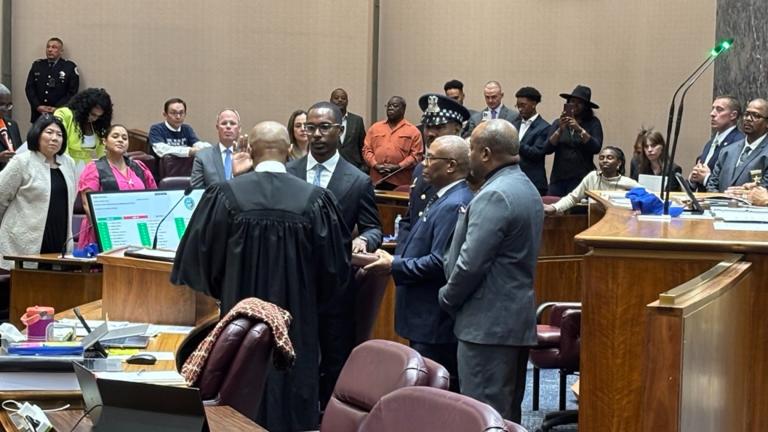Walter Redmond Burnett is sworn in as 27th Ward alderperson on Thursday, Sept. 25, 2025. (Heather Cherone / WTTW News)