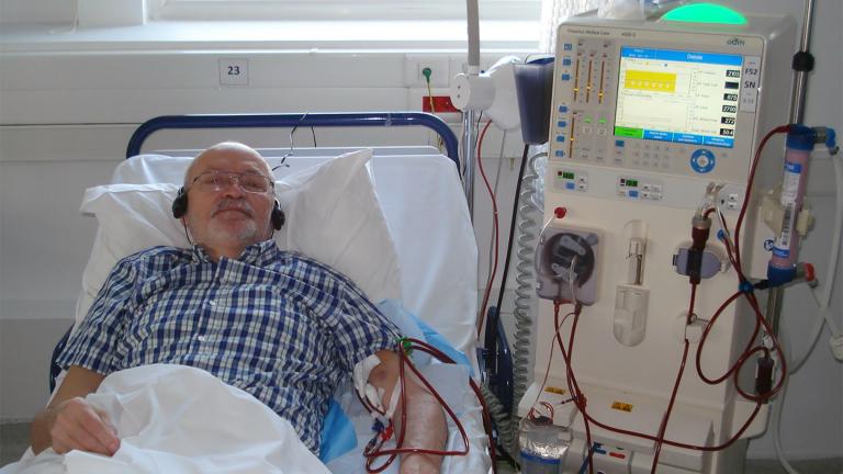 A patient on renal dialysis Feb. 26, 2021. (Mishu57 / Wikimedia Commons)