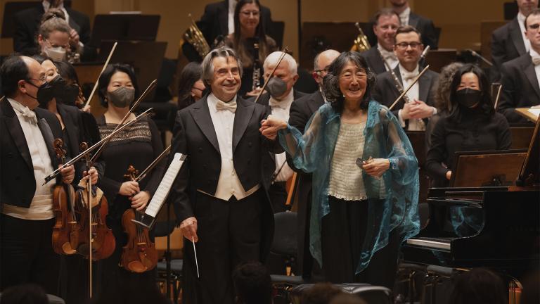 Zell Music Director Riccardo Muti and soloist Mitsuko Uchida acknowledge the audience following a performance of Beethoven’s Piano Concerto No. 4 with the Chicago Symphony Orchestra, Feb. 17, 2022. (Credit : Todd Rosenberg Photography)
