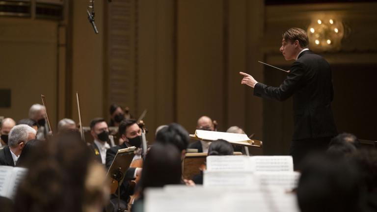 Conductor Klaus Makela performs with the Chicago Symphony Orchestra at Orchestra Hall on April 14, 2022. (Credit: Todd Rosenberg photography)