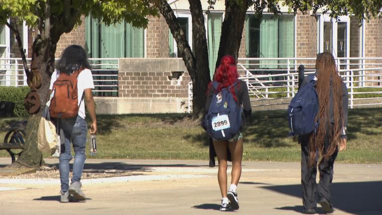Students walking at Chicago State University. (WTTW News)