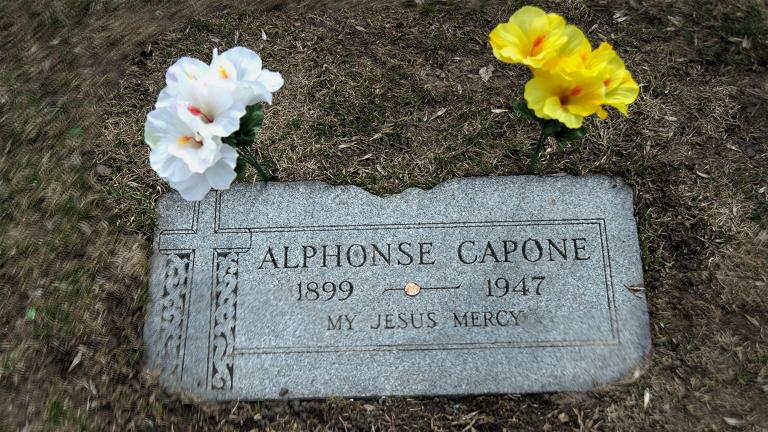 Al Capone, Mount Carmel Cemetery (Credit: Larry Broutman)