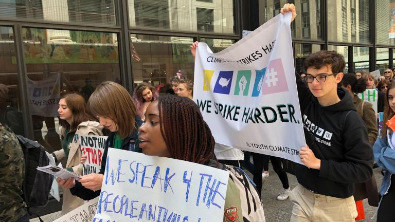  Students from across the Chicago area rallied in support of action to combat climate change in downtown Chicago on Friday, May 3, 2019. (Alex Ruppenthal / WTTW News)