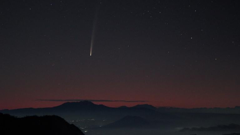 Comet Tsuchinshan–ATLAS photographed from Indonesia in late September 2024. (David Davies / iStock)