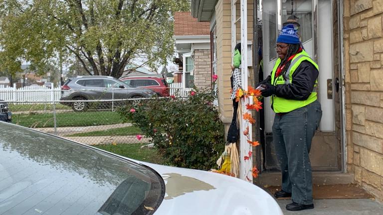 Community health worker Stefferina Woodrick leaving a flyer at a house on the 7800 block of South Pulaski Road in Ashburn on Oct. 31, 2023. (Eunice Alpasan / WTTW News)