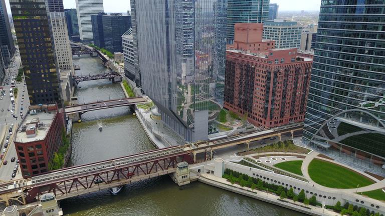A photo of 150 N. Riverside Plaza, center. (Steven Vance / Flickr)