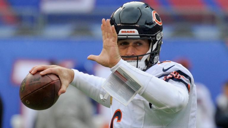 Chicago Bears quarterback Jay Cutler warms up before playing against the New York Giants in an NFL football game in East Rutherford, N.J., Nov. 20, 2016. (AP Photo / Bill Kostroun, File)