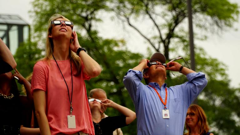 Phil Ponce watches the eclipse. (Alexandra Silets / Chicago Tonight)