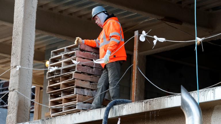 A construction worker pauses at a building site, Thursday, Jan. 26, 2023, in Boston. (AP Photo / Michael Dwyer)