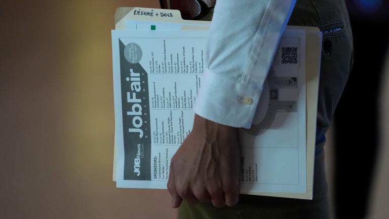 A person waits in a line for a prospective employer at a job fair, Thursday, Aug. 29, 2024, in Sunrise, Fla. (AP Photo / Lynne Sladky, File)