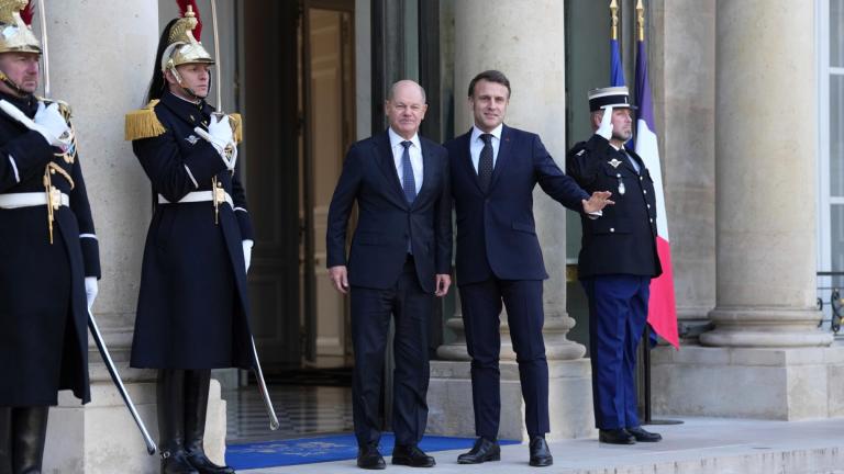 French President Emmanuel Macron, right, greets Germany's Chancellor Olaf Scholz as he arrives for an informal meeting of leaders from key European Union nations and the United Kingdom at the Elysee Palace in Paris, Monday, Feb. 17, 2025. (AP Photo / Aurelien Morissard)