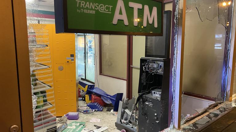 Scenes from Chicago protests on Saturday, May 30, 2020 over the killing of George Floyd. (Hugo Balta / WTTW News)