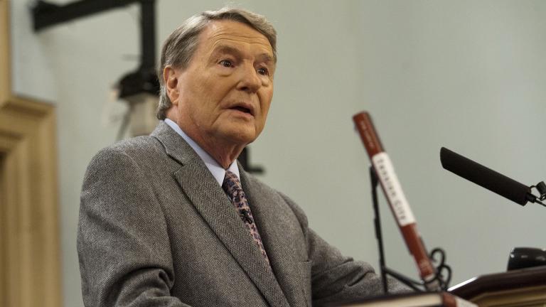 Jim Lehrer speaks at the Miller Center of Public Affairs in Charlottesville, Virginia, in 2011. (Steven Morgan / Wikimedia Commons)