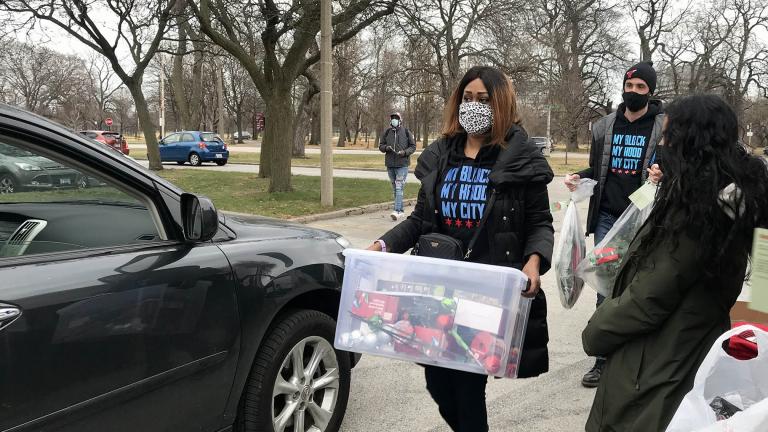 Volunteers load up cars in Washington Park as part of the third annual Be Part of the Light event Saturday, Dec. 5, 2020. (Ariel Parrella-Aureli / WTTW News)