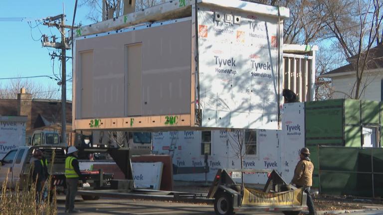A modular home is put together. (WTTW News)
