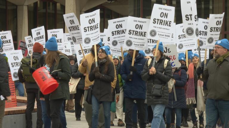 UIC United Faculty members picket during their ongoing strike on Jan. 17, 2023. (WTTW News)