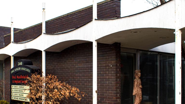 A Midcentury Modern office building on Peterson Avenue, one of several on a stretch that spans from West Ridge to North Park. (Preservation Chicago / Max Chavez)