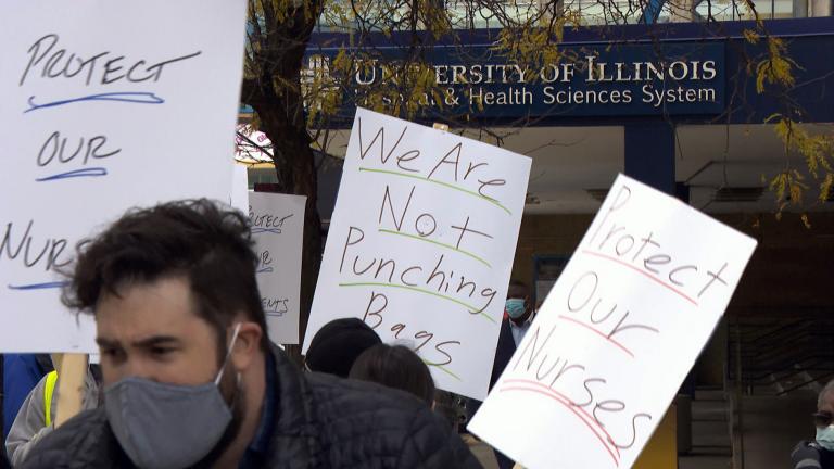The Illinois Nurses Association and, along with members of SEIU Local 73, picket against unsafe working conditions, Nov. 9, 2021. (WTTW News)