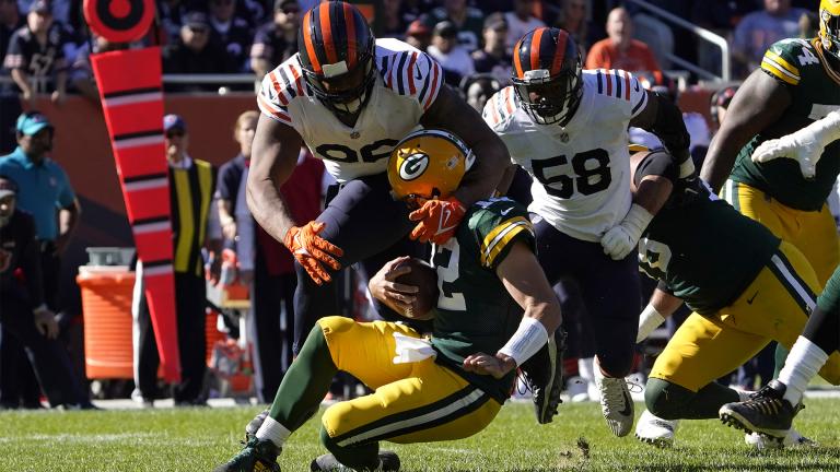 Chicago Bears defensive end Akiem Hicks sacks Green Bay Packers quarterback Aaron Rodgers as inside linebacker Roquan Smith watches during the second half of an NFL football game Sunday, Oct. 17, 2021, in Chicago. (AP Photo / David Banks)