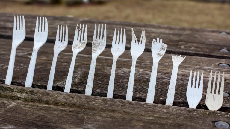 NYC restaurants won't be able to include plastic utensils with some orders  under new law