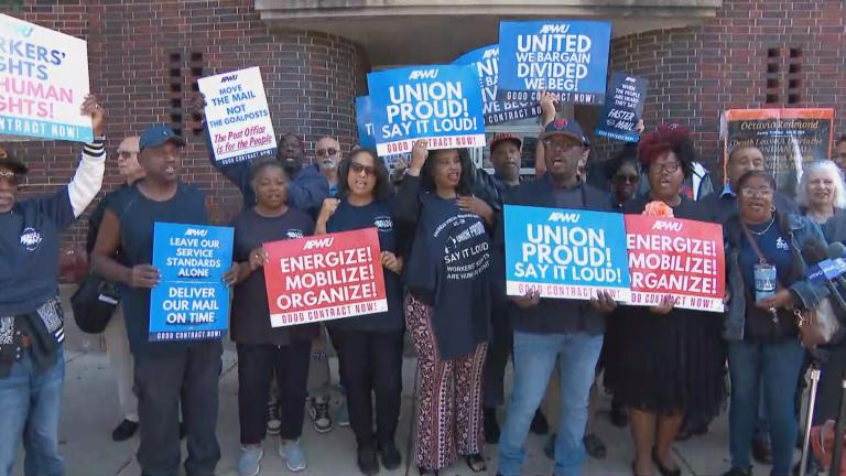 Workers rally outside the Roseland station, 11033 S. State St., on Oct. 1, 2024. (WTTW News)