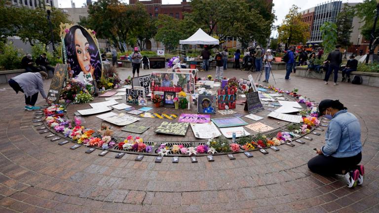 A woman kneels in front of a makeshift memorial in honor of Breonna Taylor, at Jefferson Square Park, Thursday, Sept. 24, 2020, in Louisville, Ky. (AP Photo / Darron Cummings)