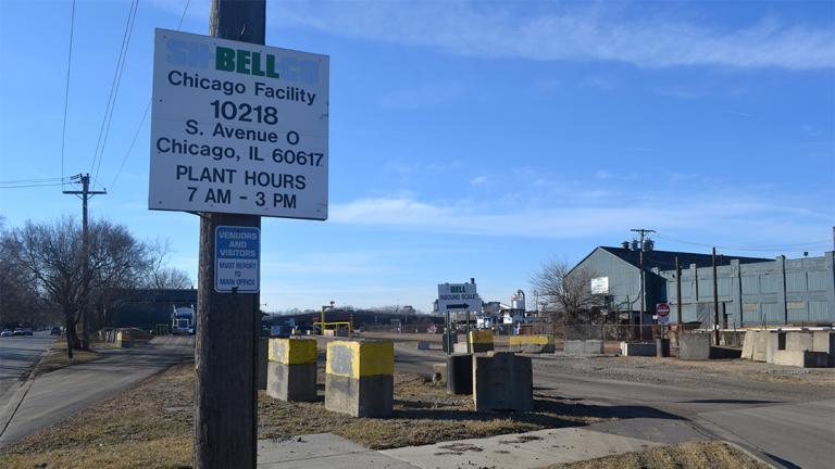 S.H. Bell's bulk storage facility along the Calumet River on Chicago’s Southeast Side. (Alex Ruppenthal / Chicago Tonight)