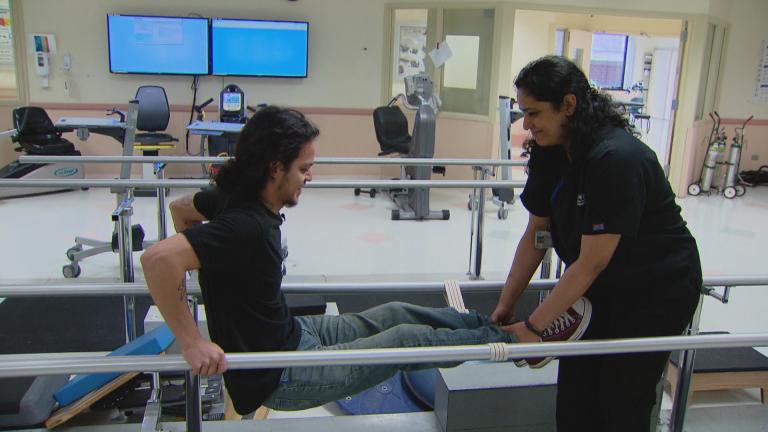 Jonathan Annicks works with staff at Schwab Rehabilitation Hospital. (WTTW News)