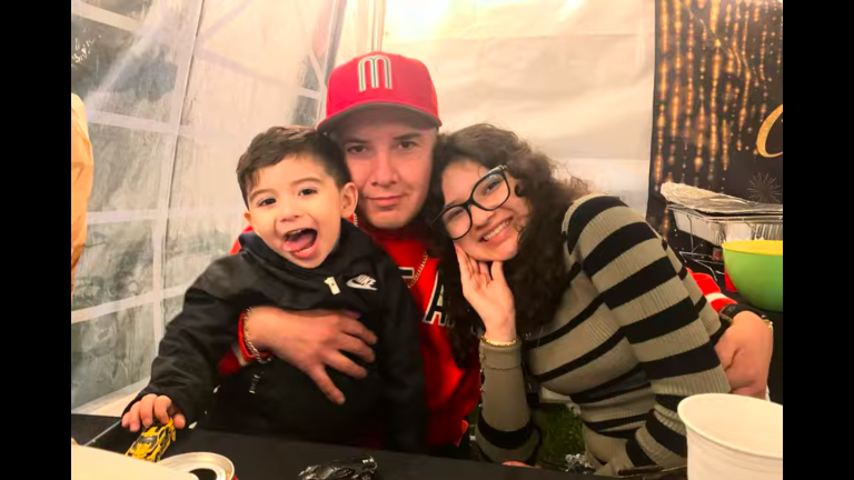 Ofelia Torres, right, with her father, Ruben Torres Maldonado, and brother. (GoFundMe)