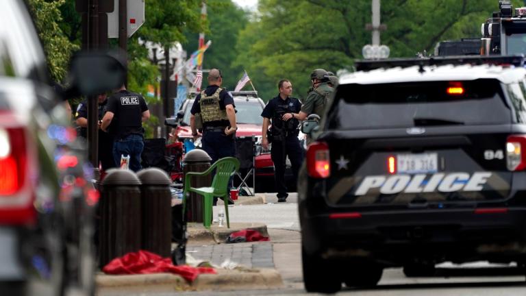 Law enforcement search in downtown Highland Park, a Chicago suburb, after a mass shooting at the Highland Park Fourth of July parade, Monday, July 4, 2022. (AP Photo / Nam Y. Huh)