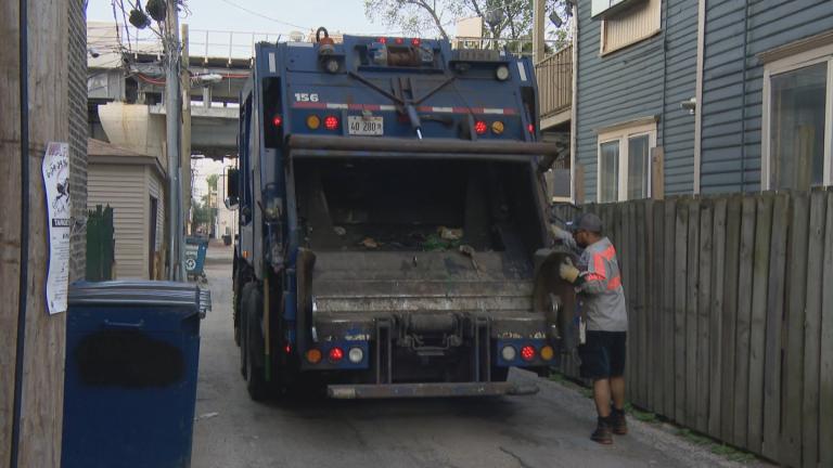 Garbage truck in Chicago (WTTW News)