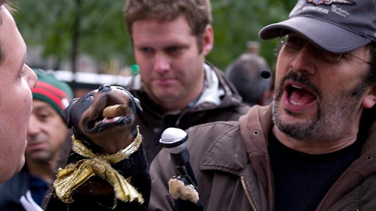 Robert Smigel as Triumph the Insult Comic Dog. (Credit: Exploring the Right Brain)