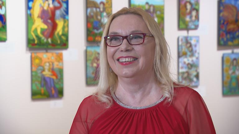 Ukrainian-born artist Elena Diadenko is pictured in 2022. (WTTW News)