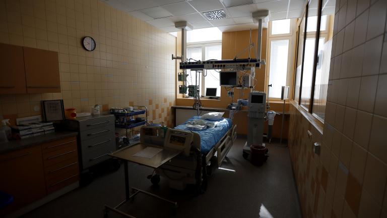 A view of an empty room prepared for a COVID-19 patient in an intensive care unit (ICU) at the General University Hospital in Prague, Czech Republic on Tuesday, April 7, 2020. (AP Photo / Petr David Josek)