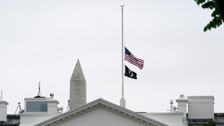 The American flag flies at half-staff at the White House in Washington, Thursday, May 12, 2022, as the Biden administration commemorates 1 million American lives lost due to COVID-19. (AP Photo / Susan Walsh)