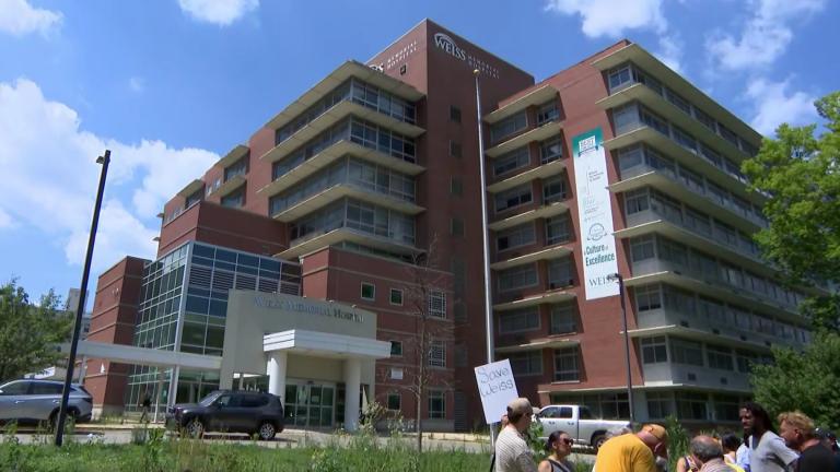 People rally outside of Weiss Memorial Hospital in Uptown on Friday, Aug. 8, 2025. (WTTW News)