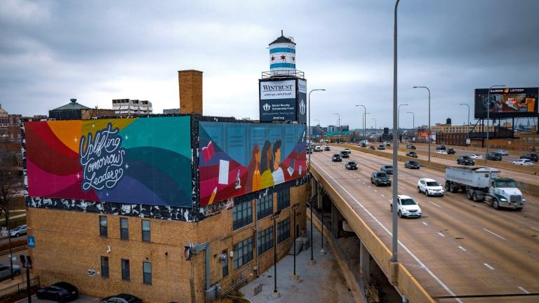A view of the Wintrust mural along the Kennedy Expressway at North Avenue. (WTTW News)