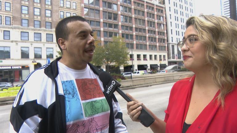 WTTW News correspondent Joanna Hernandez (right) interviews Spanish speakers. (WTTW News)