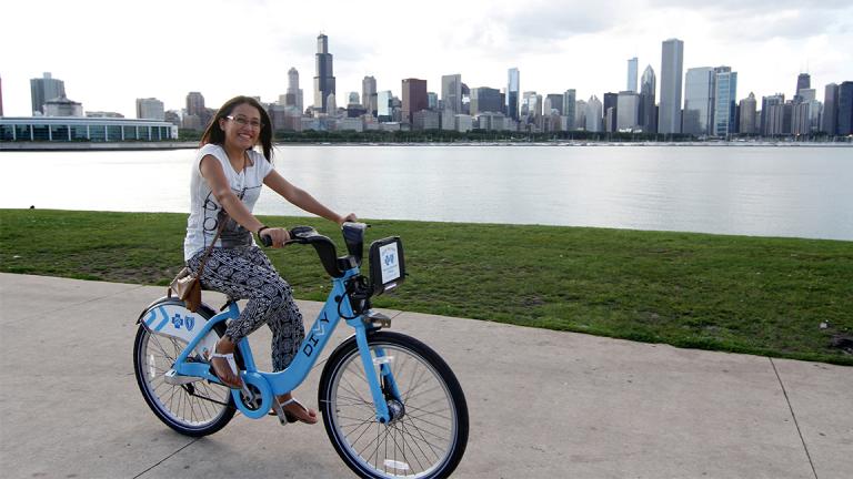 A cyclist rides a Divvy bike along Chicago's lakefront. (Antonio Delgado / Flickr)