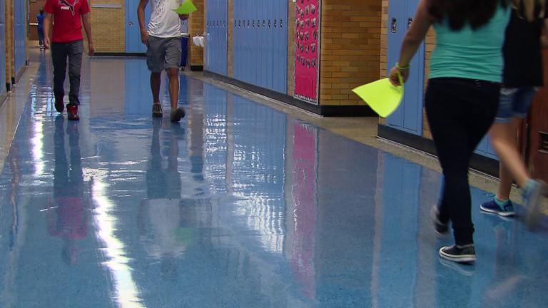 Students in a hallway. (WTTW News)