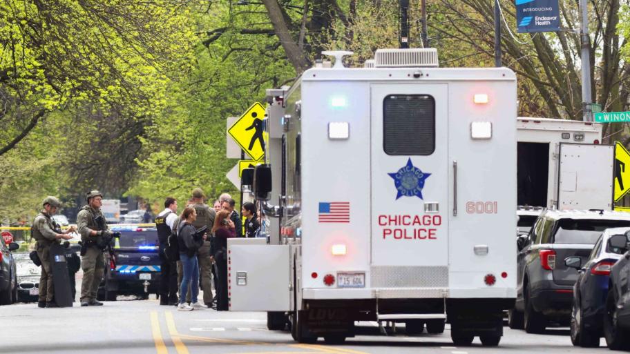 Police officers work the scene outside Endeavor Health Swedish Hospital in Lincoln Square, on Saturday, April 25, 2026. (Anthony Vazquez / Chicago Sun-Times via AP)