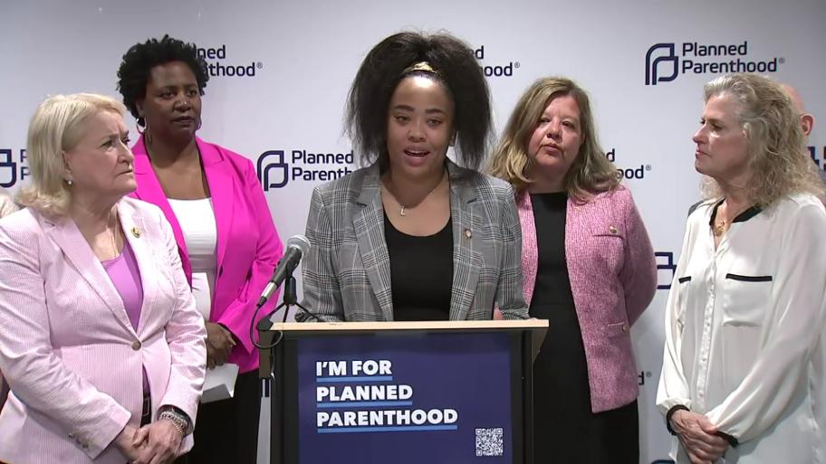 Texas State Rep. Lauren Ashley Simmons, who represents parts of Houston, speaks during a news conference in Chicago on Aug. 13, 2025, with other Texas Democrats and Planned Parenthood affiliate leaders. (WTTW News)