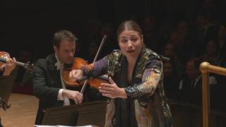 Dalia Stasevska conducting during a rehearsal. (WTTW News)
