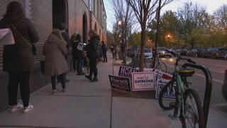 Voters line up to cast their ballots during early voting on Nov. 7, 2022, in Chicago. (WTTW News)