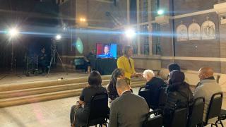 Austin residents watch the WTTW News mayoral forum. (Blair Paddock)